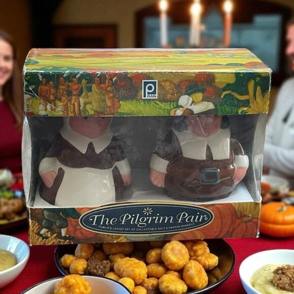 Publix Pilgrim Pair Thanksgiving Salt & Pepper Shakers 4.5 x 3" Collectable 2004 - Picture 1 of 10